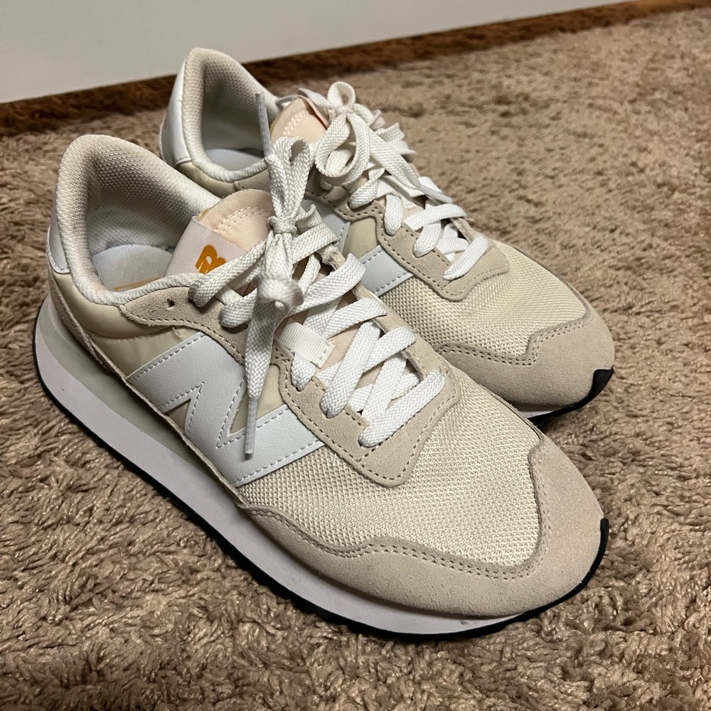 NEW BALANCE 237 Womens Shoes in Taupe